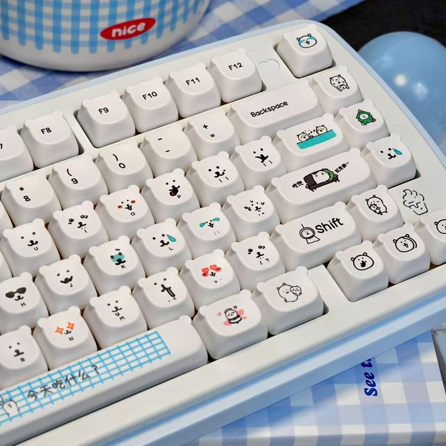 Gaming Accessories In Japan - かわいい漫画風ジョークベアPBTキーキャップEAO高さ耐摩耗性キーキャップ、磁気軸ゲーミングキーボード60/65/75/87キー対応、可愛い