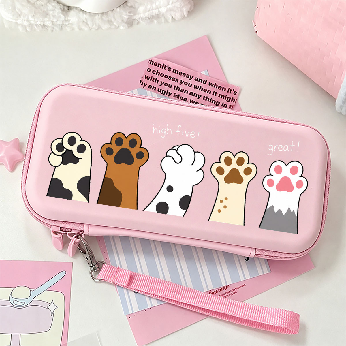 Gaming Accessories Bag - マカロンカラーのハード収納バッグ、メッシュポケット付き、Nintendo Switch Lite/OLED用ポータブルトラベルゲームアクセサリー収納バッグ